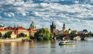 Con su impresionante arquitectura medieval y encanto bohemio, Praga es como sacada de un cuento de hadas.