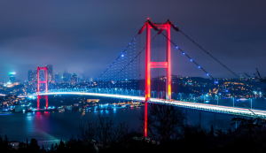 Estambul, la ciudad que une dos continentes, es un destino que cautiva con su rica historia, cultura fascinante y una mezcla única de Oriente y Occidente.  