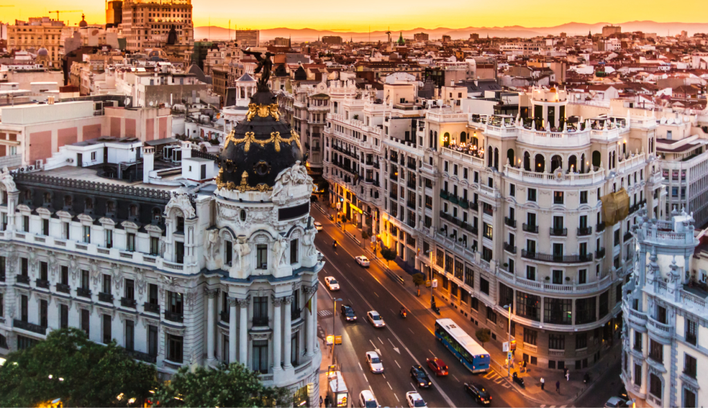 España es un país que combina historia, cultura, gastronomía y una belleza natural excepcional, es destino atractivo para los jóvenes viajeros.