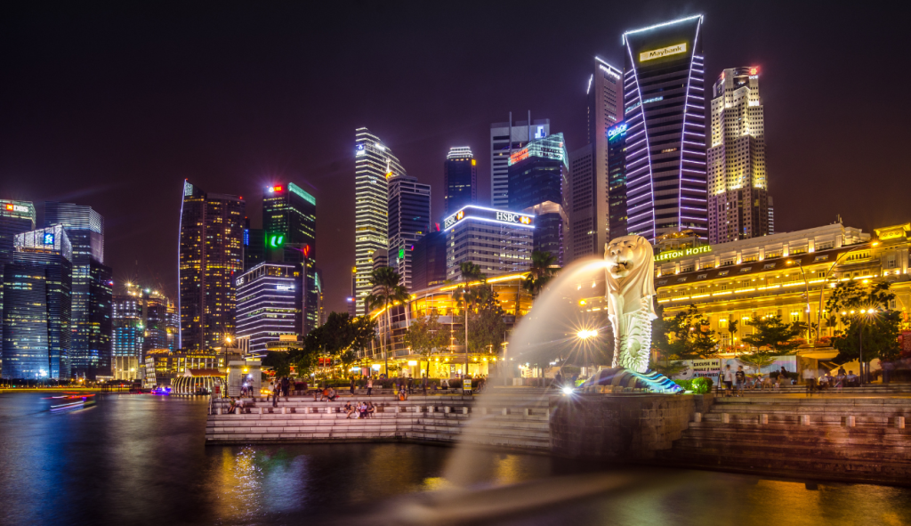 Singapur es conocido mundialmente por su seguridad, lo que lo convierte en un destino ideal para mujeres jóvenes que viajan solas o en grupo. 